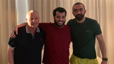 تركي آل الشيخ يواصل استفزازة للمصريين بصورة.. والجماهير ترد 