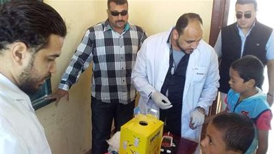الكشف المجانى  على 850 حالة مرضية فى قافلة نجع الدير بمركز سوهاج
