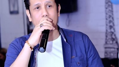 بالفيديو.. علاء ياسين يحتفي بالأب من خلال اغنية 