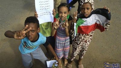 على خلفيّة مقتل 4 طلاب في المرحلة الثانوية.. حالة من التوتّر النسبي بين التلاميذ وأهاليهم في السودان لاستمرار تعليق الدراسة