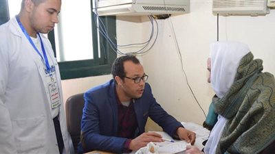 الكشف والعلاج لـ ٧٣٨  مريضا بالقافلة الطبية بقرية أولاد عليو بسوهاج 