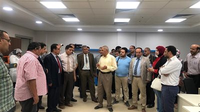 عبدالغفار يستعرض تقريرًا بشأن التعاون بين معهدى بحوث الإلكترونيات وبحوث الهندسة الزراعية