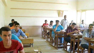 اليوم طلاب الثانوية العامة يؤدون امتحان الدور الثاني لمادتي اللغة الأجنبية الثانية والتربية الوطنية بالأقصر