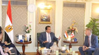 وزير التعليم العالى يستقبل وفد جامعة وندسور الكندية لبحث إنشاء فرع للجامعة فى مصر