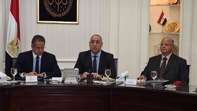وزيرا الإسكان والآثار ومحافظ القاهرة يتابعون مشروع تطوير بحيرة عين الصيرة والمنطقة المحيطة بمتحف الحضارة