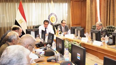 وزير التعليم العالي يرأس اجتماع اللجنة العليا للمشروعات القومية ويوجه بسرعة إنجاز المشروعات