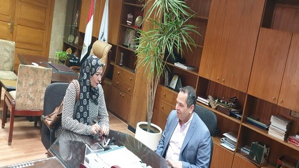 اللواء يسرى مع محررة