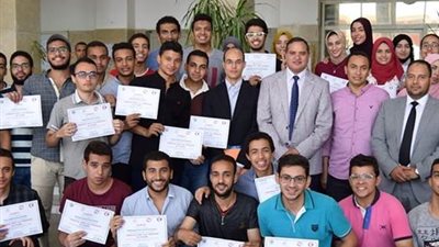 تكريم ٣٣طالب بطب سوهاج لاجتيازهم ورشة عمل الإسعافات الأولية