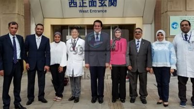 وزير التعليم العالي يلتقي وفد أطباء جامعة عين شمس الموفدين للتدريب على عمليات زراعة الرئة المتقدمة بطوكيو