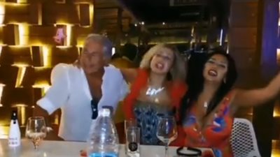 بفستان فاضح.. رانيا يوسف تثير الجدل برقصة برفقة مصطفى فهمى.. فيديو