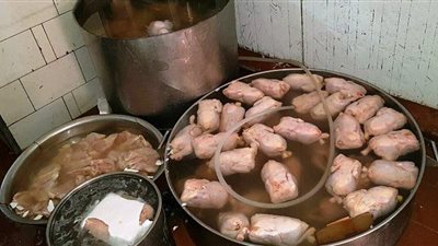 ضبط  8 أطنان  مواد غذائية مجهولة المصدر بسوهاج