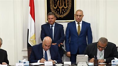 وزيرا الإسكان وقطاع الأعمال العام يشهدان توقيع بروتوكول تعاون بشأن تطوير أراضى محور المحمودية