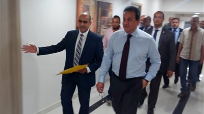 وزير التعليم العالى يتفقد المقر الجديد للإدارة المركزية للبعثات والتمثيل الثقافى