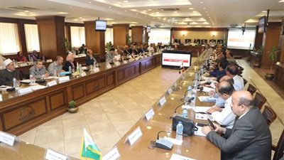 محافظ الجيزة يوجه برفع الإشغالات والباعة الجائلين بمحيط المدارس