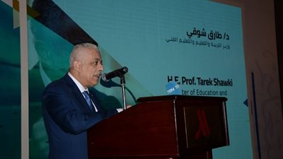 وزير التربية والتعليم يستعرض مشروع إصلاح التعليم