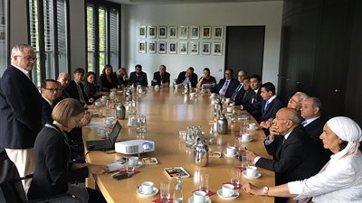 المجلس الاستشارى لـ 