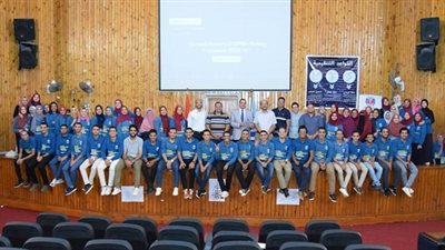 جامعة سوهاج تكرم طلاب الاتحاد المصرى لكلية الصيدلة الأفضل على مستوى الجمهورية