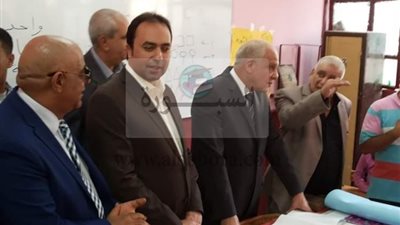 محافظ الجيزة يأمر بتوزيع الكتب المدرسية لجميع الطلاب دون قيد ومكافأة شهر لمديري مدرسه النهضة وخمسة من المعلمين