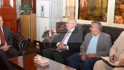 محافظ الأقصر يلتقي السفير الإيطالي بالقاهرة