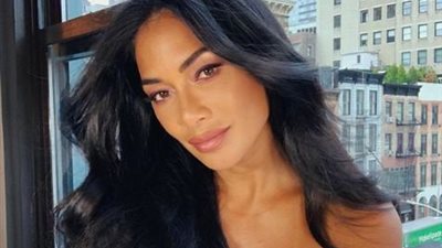 فنانة شهيرة تتعرض لأزمة بعد نشر صور فاضحة لها