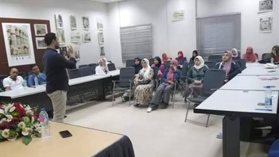 فريق من المتطوعين للخدمات التوعوية بمكتبة مصرالعامة بالأقصر