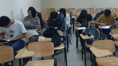 ألسن عين شمس تجرى اختبارات تحديد المستوي لأحد عشر طالب صيني لدراسة اللغة العربية 