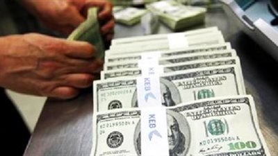 الدولار يتراجع امام الجنيه ويسجل 16.24 جنيها للشراء 