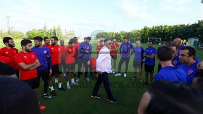 الخطيب للاعبي الأهلي : مبروك السوبر.. وهدفنا دوري الأبطال 