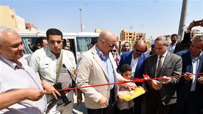 وزير الإسكان يفتتح مدرسة الفيوم الجديدة للتعليم الأساسى 
