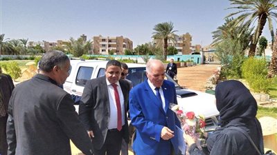 عاجل| محافظ الوادي الجديد يخصص 3 آلاف فدان لصالح المعلمين