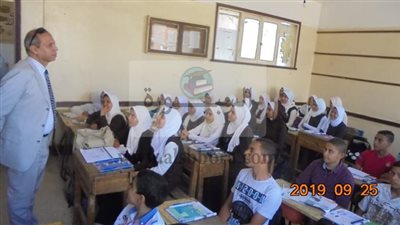 وكيل تعليم المنيا يتابع العملية التعليمة فى مدرسة ملوي