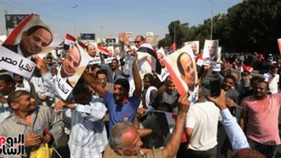 الجزيرة تكذب نفسها.. مظاهرات مؤيدة للسيسي بالتليفزيون وعلى تويتر معارضة