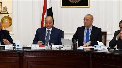 وزير الإسكان ومحافظ القاهرة يتابعان تنفيذ مشروعى تطوير 