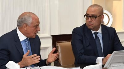 وزير الإسكان ومحافظ الجيزة يتابعان مشروعى تطوير شارع محمد أنور السادات 