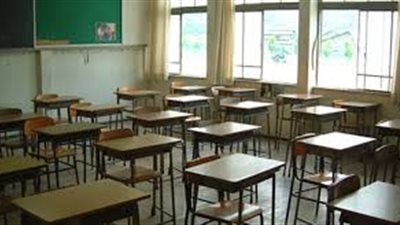 محافظ الوادى الجديد يغلق مدرسة بالخارجه لعدم وجود طلاب بها