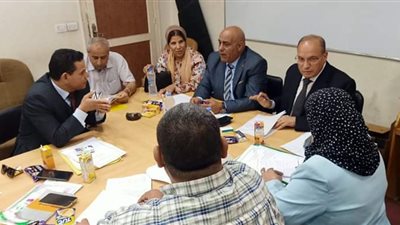 حجازى يعقد اجتماعا لأمناء محافظة الجيزة لمناقشة المشكلات ووضع حلول لها