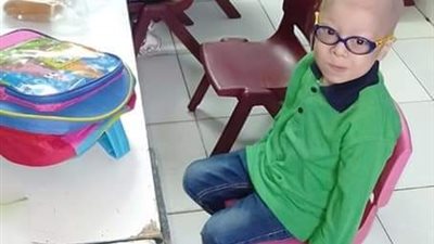 بالصور.. مديرة حضانة تمنع الطفل آدم من دخول حضانة سمارت كيدز بسبب سقوط شعره