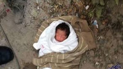 بعد 42 يوم زواج.. عروسة تلد طفلا وتتخلص منه بمنطقة مهجورة