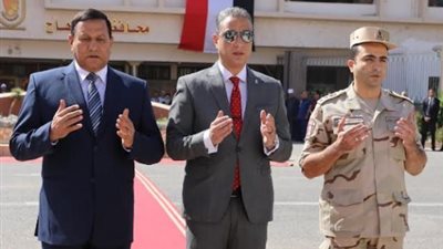 محافظ سوهاج يضع إكليل الزهور على النصب التذكاري احتفالاً بنصر أكتوبر المجيد