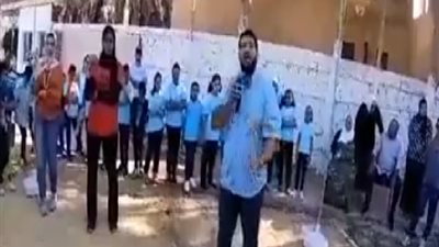 مطلوب فورا مكأفاه كبرى لهذا المعلم ومليون تحية له.. 