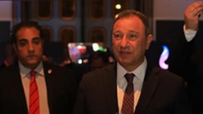 الخطيب يصل الى مقر احتفالية تسليم درع الدورى للاهلى.. صور