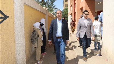 محافظ سوهاج يستبعد مديري مدارس 