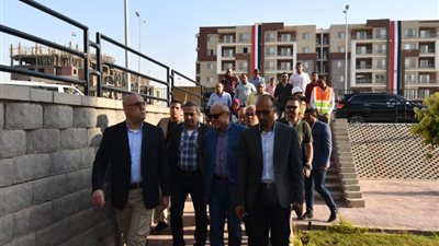  وزير الإسكان يتفقد المشروعات السكنية والخدمية بمدينة الشروق