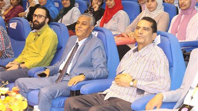 رئيس جامعة جنوب الوادى يشهد فعالية للإستشارى التدريبى  حسام هيكل.. ويؤكد: اللقاءات والندوات جزء اساسى فى بناء شخصية الطالب