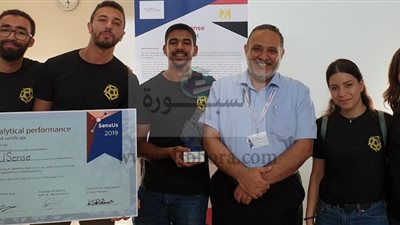 فوز طلاب الجامعة الأمريكية بالقاهرة بجائزة متميزة في مسابقة دولية لأجهزة الاستشعار البيولوجية