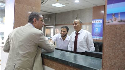 محافظ سوهاج يطالب العاملين بالمراكز التكنولوجية وادارة مشروعك بتيسير إلاجراءات للمواطنين