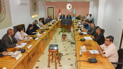  لجنة لتقييم التحول الرقمي والاستعداد الدراسي وتطوير العشوائيات تزور جامعة سوهاج