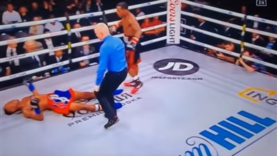 شاهد مصرع الملاكم الامريكى باترك داى فى الحلبة على يد منافسه بالضربة القاضية.. فيديو