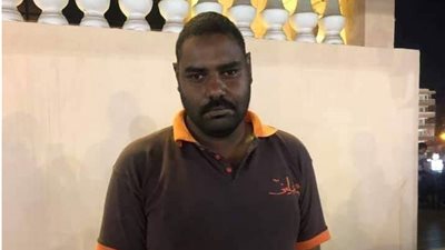 تعليم الاسكندرية يلتقى المعلم الكفيف بعد تطاول بعض الطلاب عليه