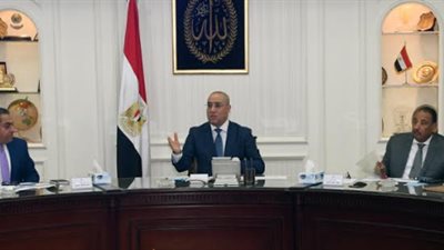 وزير الإسكان يلتقى شركات المقاولات المُنفذة لمشروع الحدائق المركزية بالعاصمة الإدارية الجديدة 